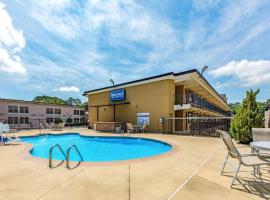 Rodeway Inn & Suites、トゥーペロにあるTupelo Regional - TUPの周辺ホテル