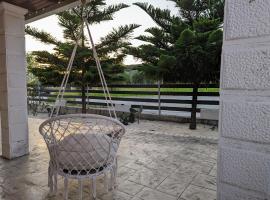 Getaway to Relax & Play at Meraki, hotell i Agios Stefanos