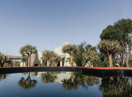 Kokerboom House, hotel in Vanrhynsdorp