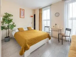 Cozy modern Apartment ASTORIA MAGIC ORANGE OLD TOWN