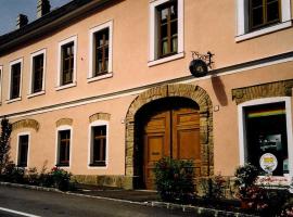 Ferienwohnungen Manuela, hotel v destinaci Schottwien