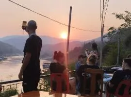 99 BACKPACKERS pakbeng