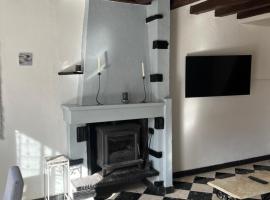 Stunning 2 bedroom townhouse in pretty village, villa in Mézières-en-Brenne