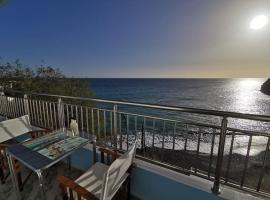 Amazing house Erato in front of the Sea - South Creta, hotell i Paránimfoi