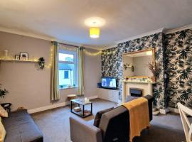 Brodie's Hideaway: Stylish two-bed Amble apartment, hotel en Amble