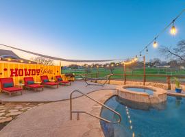 Stunning Pool Overlooking Golf Course & Game Room: San Antonio, Morgan's Wonderland yakınında bir otel