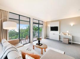 Corner Balcony Suite on the Esplanade with Pool, accessible hotel in Darwin