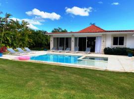 Seasideserenity Luxury Villa Steps From The Beach, Hotel mit Parkplatz in La Romana