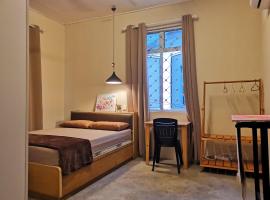 Little Cozy Homestay, hotel Kota Bharuban