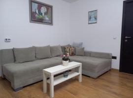 2BR Airport Accommodation W Free Private Parking, hotel em Surčin