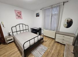 Renovated private room – pensjonat w mieście Nossegem