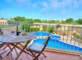 A lovely 3BR spacious home with Access to POOL by 360 Estates, hotel en Qala
