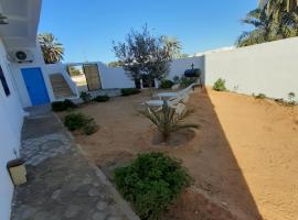 CoZi Coliving space Djerba, budjettihotelli Mezrayassa