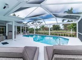 Luxury Golf-View Oasis with Heated Pool Quiet Marco Island Location