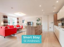Kinness House, Luxury Apartment with Parking, hotel near St Andrews Cathedral, St. Andrews