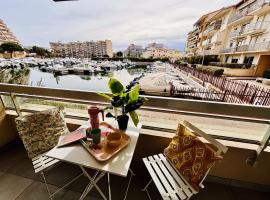 Magnifique T2 au calme avec une superbe vue sur le port, hotell i Canet-en-Roussillon
