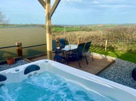 Secluded Luxury Pod with Hot Tub, hotel in Launceston