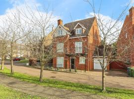 Modern 5 Bedroom House with Free Parking. Only 30 mins to Bond Street, hotel in Stanmore