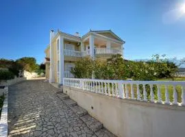 Villa Kourkoumelata