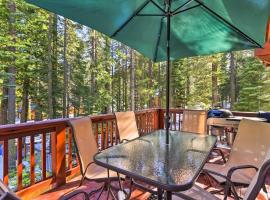 Lake Tahoe Cabin with Private Beach Access, hotell i Tahoma