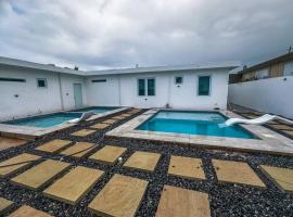 Centrally located Villa with 3 Pools -Food & Beach walking distance, hotel a Arecibo