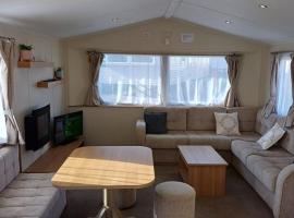 Caravan Holiday Home @ Marton Mere, BLACKPOOL, hotel in Blackpool