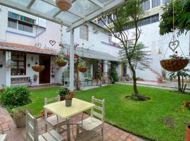 Sakti Hostal B&B: Quito, El Ejido Park yakınında bir otel