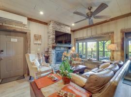 1 Mi to Beech Mtn Cabin with Fire Pit and BBQ!, hotel en Beech Mountain