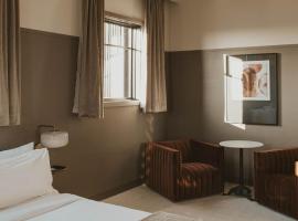 The Atlee Suites, hotel amb jacuzzi a Millersburg