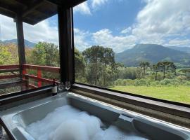 Chalés incríveis com banheira de hidromassagem e vista encantadora, hotel en Urubici