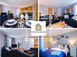 MODERN 2 BEDROOM 2 BATHROOM APARTMENT SLEEPS 4 IN WARRINGTON FOR WORK AND LEISURE WITH PRIVATE PARKING BY AMAZING SPACES RELOCATIONS Ltd, apartamento em Warrington