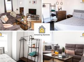 Spacious 3 bed Terrace House with free parking & free Wi-Fi by Amazing Spaces Relocations Ltd，聖海倫斯的飯店