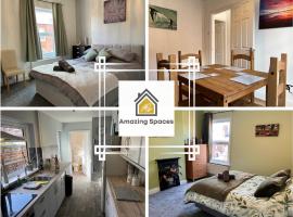 Spacious 2-Bedroom House In Stockton Heath With Free WiFi By Amazing Spaces Relocations Ltd、ウォリントンのアパートメント
