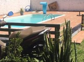 Casa c/Piscina em Arroio do Rosa, hotel u gradu Imbituba