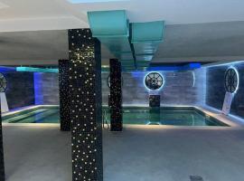 HN LUX, хотел с басейни в Велико Градище