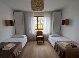 Monteurswohnung-KAS-2 Zimmer mit eigenem Badezimmer, hotell med parkeringsplass i Salzgitter