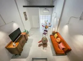 Sukhumvit entire house 7 pax - 2 mins walk from skytrain