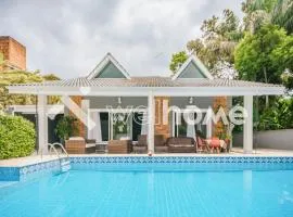 Casa com piscina a 10 minutos da praia em Bertioga