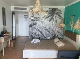 Couleur Caraïbes-TI EVASION appartement dans un hôtel 3 étoiles vue mer