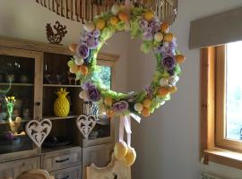 Deluxe Holiday Zdrojowa -Willa typu Alpejskiego w Borach Tucholskich-Całoroczna Balia z jacuzzi-Prywatny las i strumyk -Duża Wiata grillowa, готель у місті Osówek