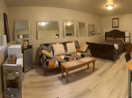 West Side Grand Rapids 2 room apartment close to everything, hotell i Grand Rapids