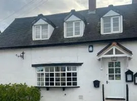 The Cottage, with Superking bed & private patio