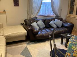 Broxbourne Two-Bedroom Apartment Close To Amenities: Hoddesdon şehrinde bir daire
