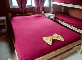 La Ribera Hotel Dormis Camping, hotel u gradu Vilja Karlos Paz