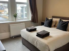 North Coast Boutique Apartment, hotel in Westward Ho