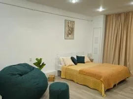 The Bohemian Connection, Rezerva acum studio Ultracentral Spatios si Curat, Scaun Masaj, Ceai, cafea, apa filtru, parcare publica gratuita