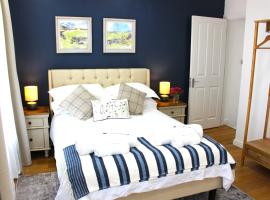 Elegant 4 bedroom, Maidstone house by Light Living Serviced Accommodation、メードストンのホテル