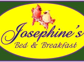 Josephine's Bed & Breakfast, hotel keluarga di Titusville