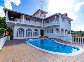 Villa Amore Jamaica - Between Montego Bay & Ochi Rios Includes Cook, hotel with parking in Discovery Bay