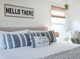 Sunlit Scandi Haven - Walk to Whitworth U & Shops, Hotel in Nine Mile Falls